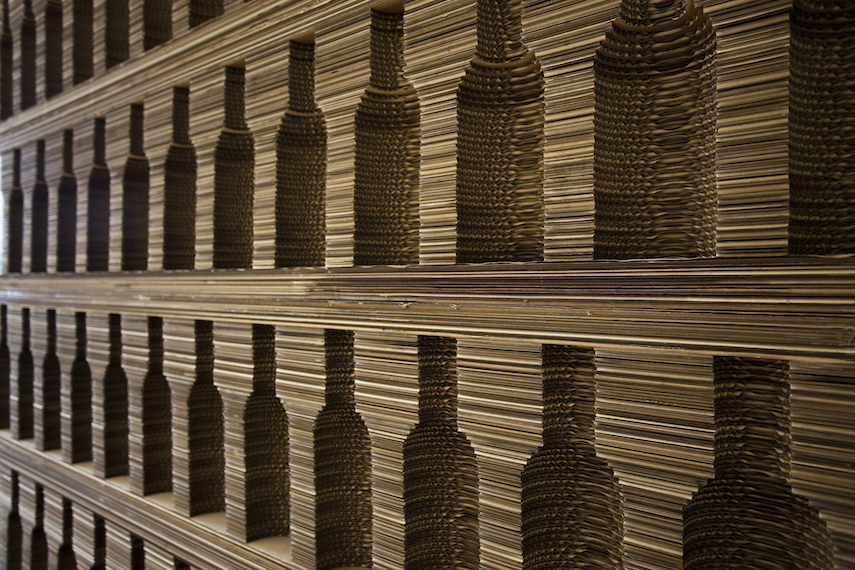Cantinetta per vino design in cartone ondulato stratificato