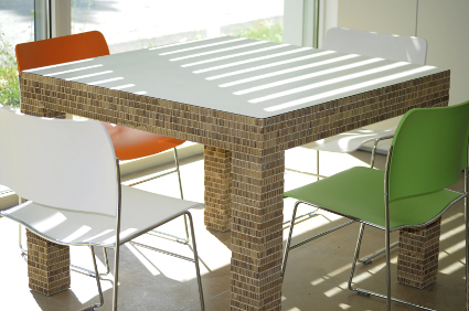 tavolo design in cartone alveolare ignifugo per uffici