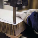 Processo produttivo artigianale dei nostri mobili di cartone